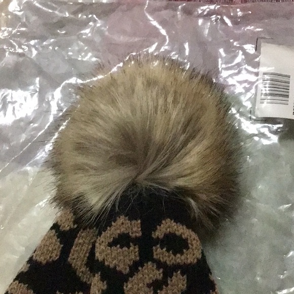 Women’s Leopard Pom Pom Beanie - Picture 2 of 3
